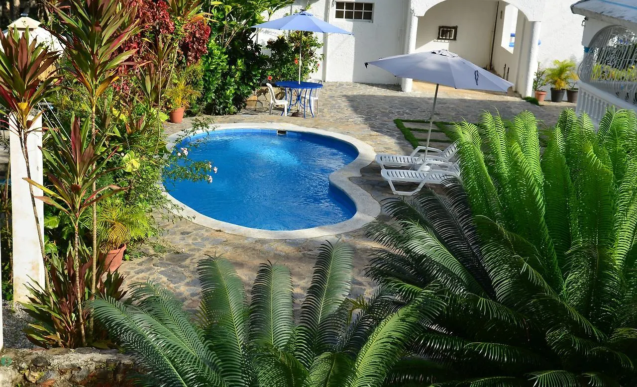 Trade Winds Vacation Rentals Anadel Apartment