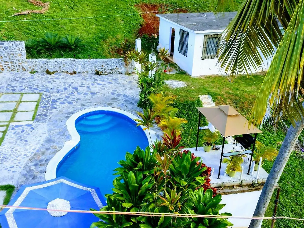 Apartment Trade Winds Vacation Rentals Anadel